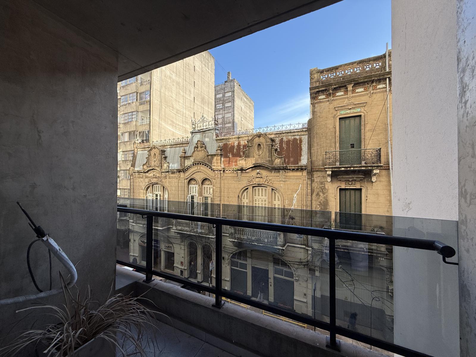 Sarmiento 1225 Piso  8 Unidad 2