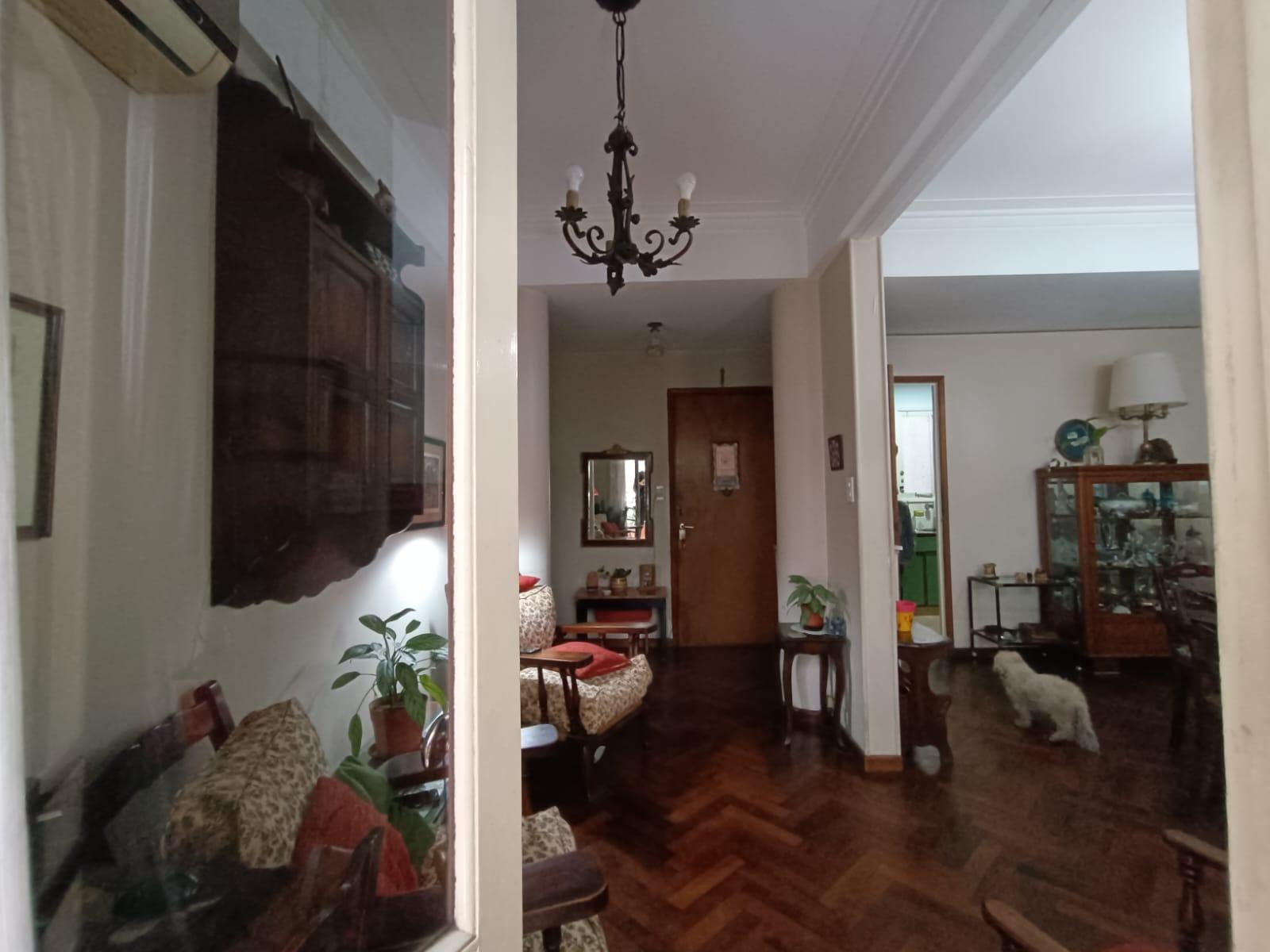 Paraguay 1415 – Piso 1
