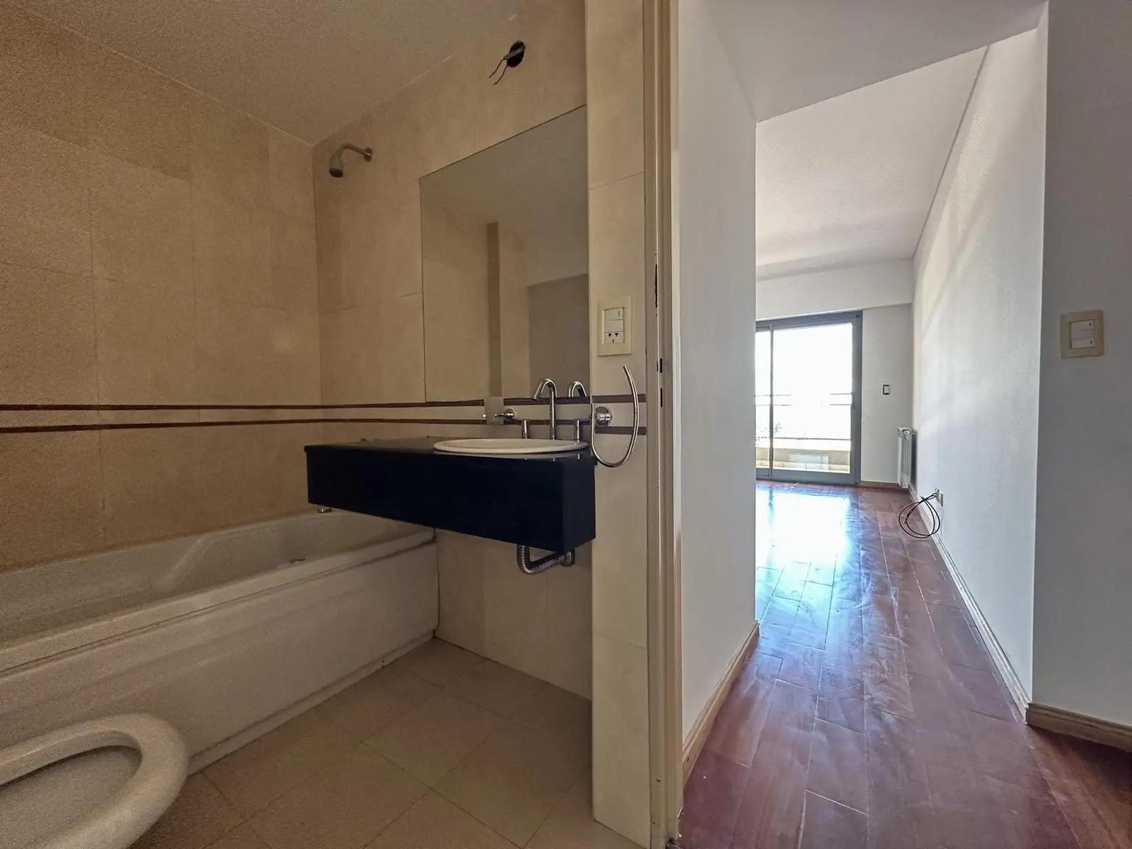 San Martin 370 Piso 5 Departamento 1