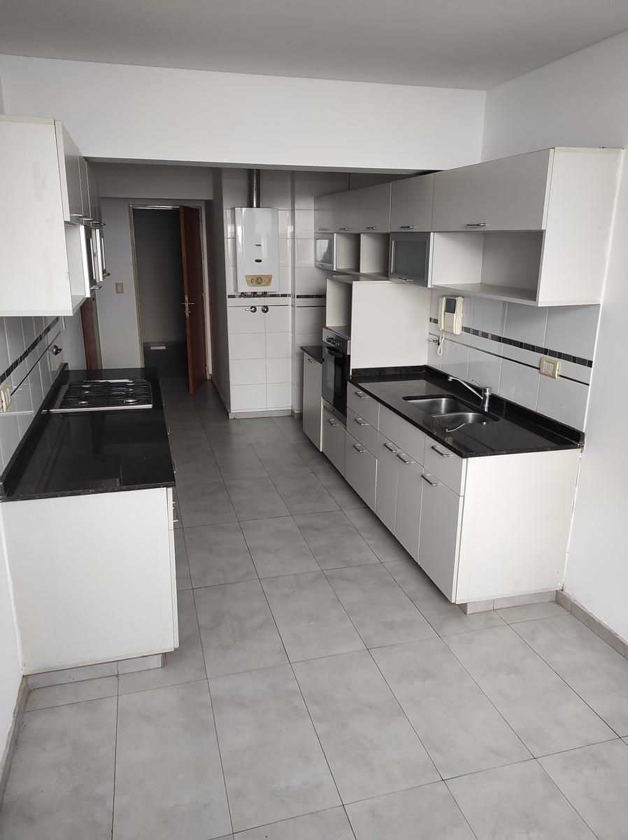 San Martin 370 Piso 3 Departamento 3