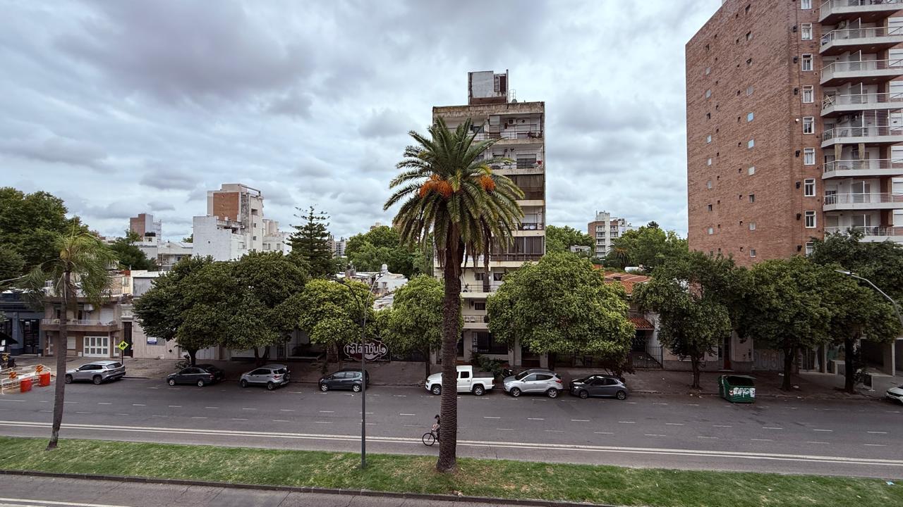 Francia 957 Piso 3 Departamento A