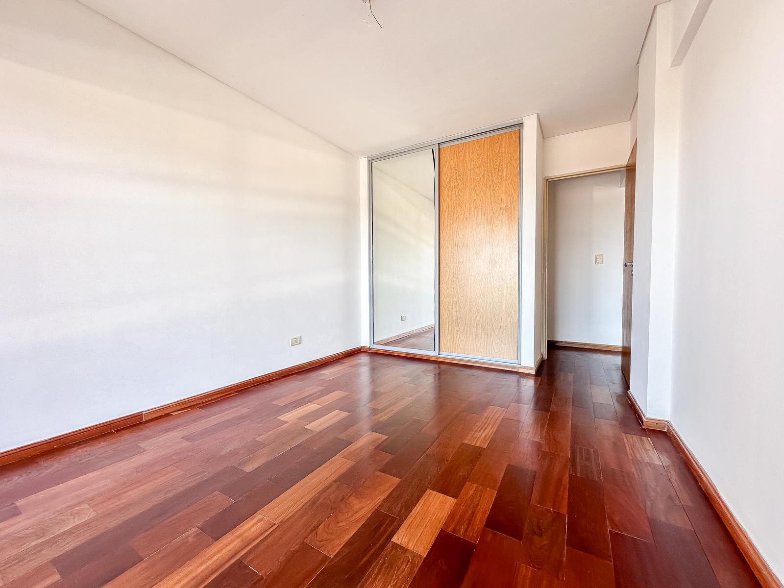 San Martin 370 Piso 4 Departamento 4
