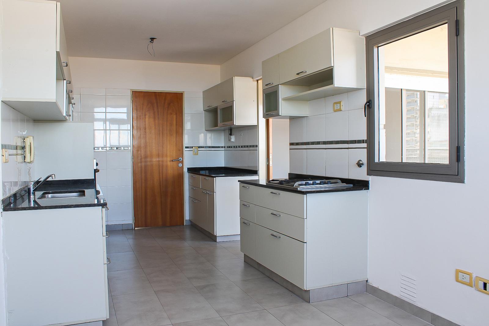 San Martin 370 Piso 4 Departamento 4