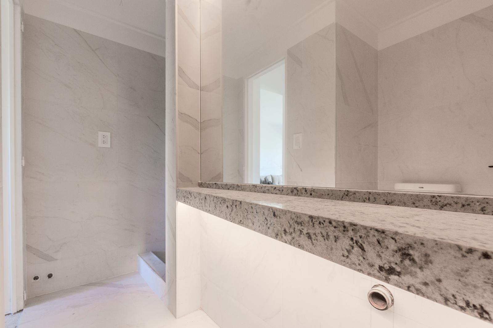 Alem 1597 Piso 8 – 2 Dormitorios Suite Balcon Aterrazado